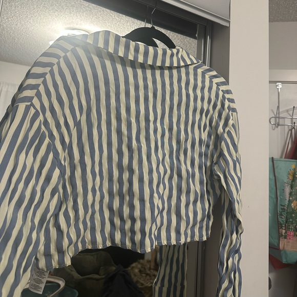 Boohoo Striped Button Up - Picture 2 of 2